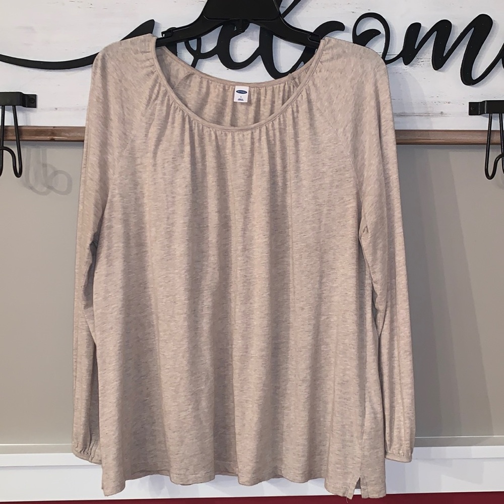 Old navy long sleeve top!